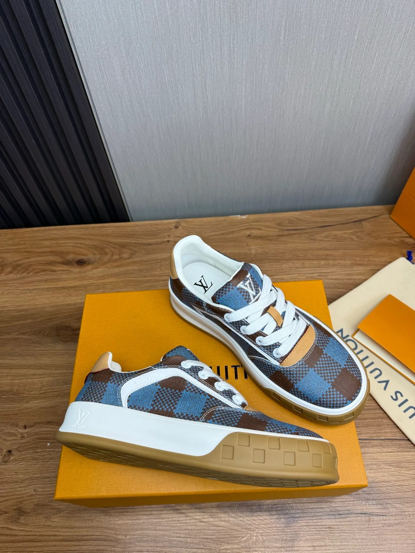 Men's shoes 620💰 Lv. Top purchasing agent🇮🇹 Louis Vuitton, sports sneakers counter synchronization, uppers imported from Italy, high-quality splicing and complex handicrafts, imported mesh pads are soft and comfortable, soles: original factory special soles, TPU exclusive movable molded soles super comfortable, original factory single goods, 🔍🔍high quality, you can enter and exit the counter at will, welcome to compare, code number 38-44 (customized 38.45)